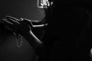 NASLOVNA SLIKA - MOLITVA ZA BOLESNIKA: Ako imate nekog ko ima PROBLEMA SA ZDRAVLJEM, evo kako da se pomolite